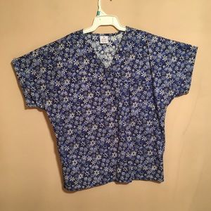Medical/Dental snowflake scrub top. EUC